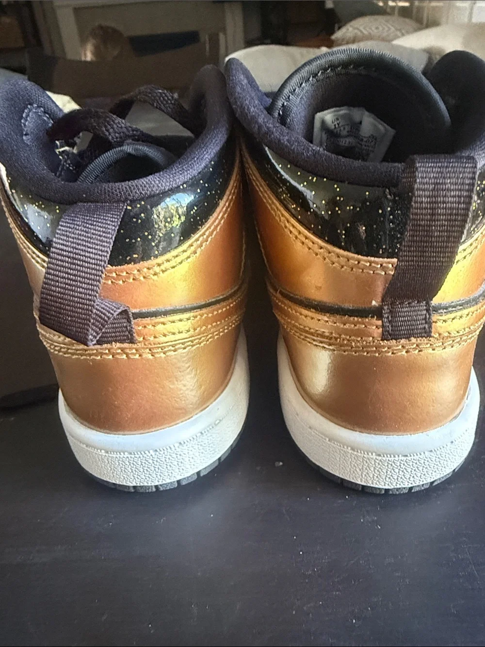 Jordan retro 1 Kids Sneakers in Black & Metallic Gold